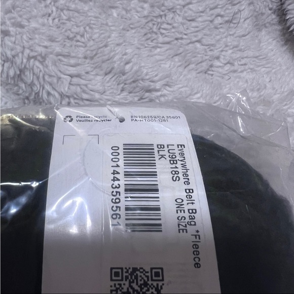 Lululemon Everywhere Belt Bag - Picture 8 of 8